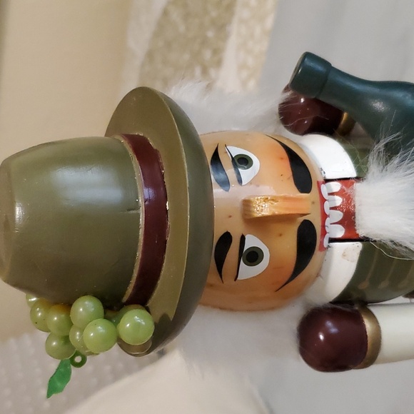 Two nutcrackers - Picture 3 of 5